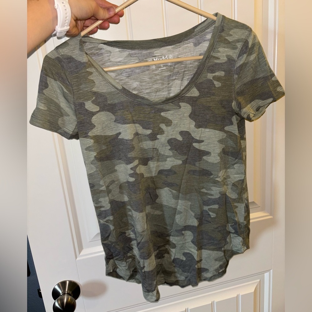Mudd Women’s Camo Roadtrip Tee- size small